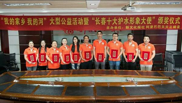 左5为公司王可欣同学.jpg 左5为公司王可欣同学.jpg